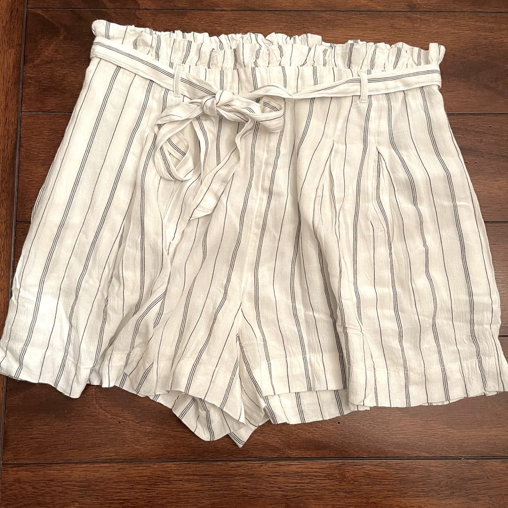 AMERICAN EAGLE High Waisted - tie belt shorts.  NWT